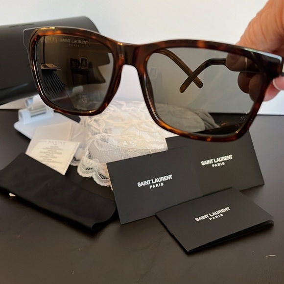 Saint Laurent Sunglasses w/ papers, Cloth, Case & Guarantee of authenticity. - Picture 5 of 9